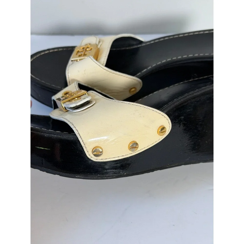 Tory Burch Rosie Platform Wedge Sandals 8 Cream Patent Black Logo Studded Slide
